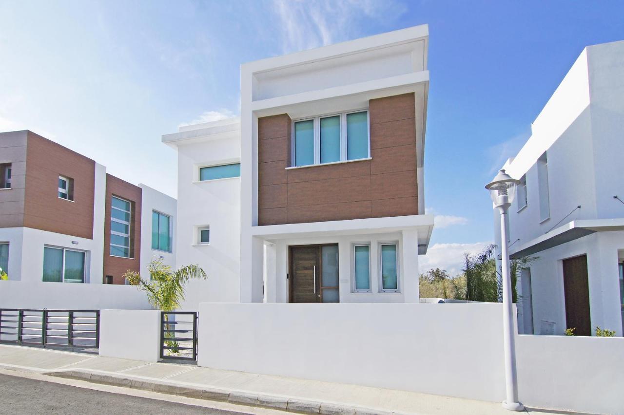 Villa Caren Paralimni Exterior photo