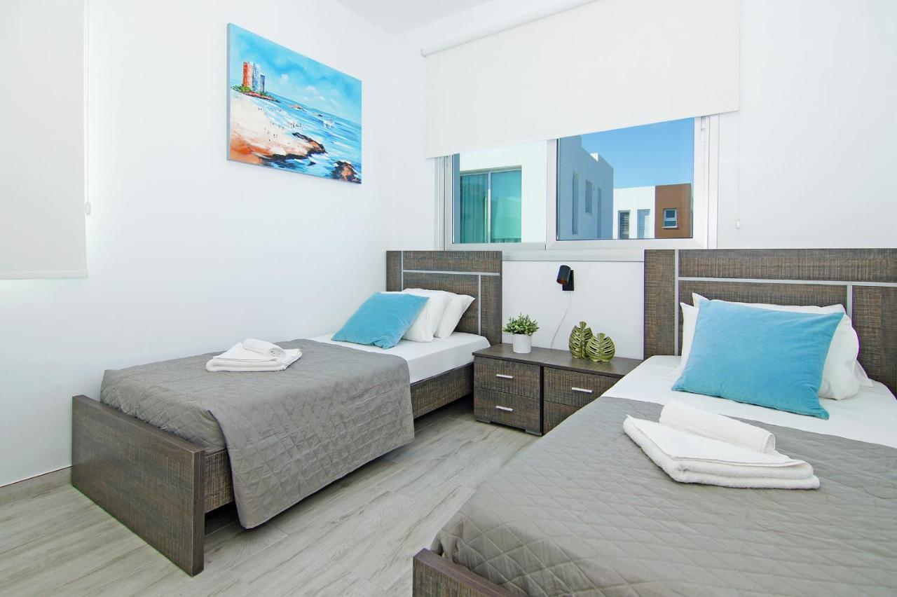 Villa Caren Paralimni Exterior photo