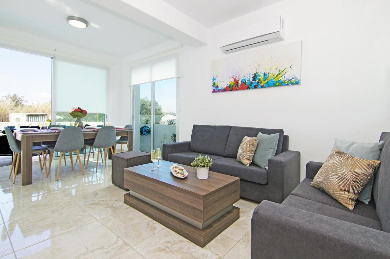 Villa Caren Paralimni Exterior photo