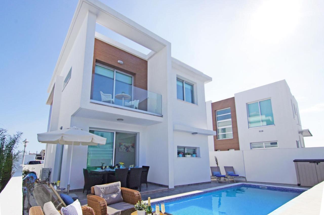 Villa Caren Paralimni Exterior photo