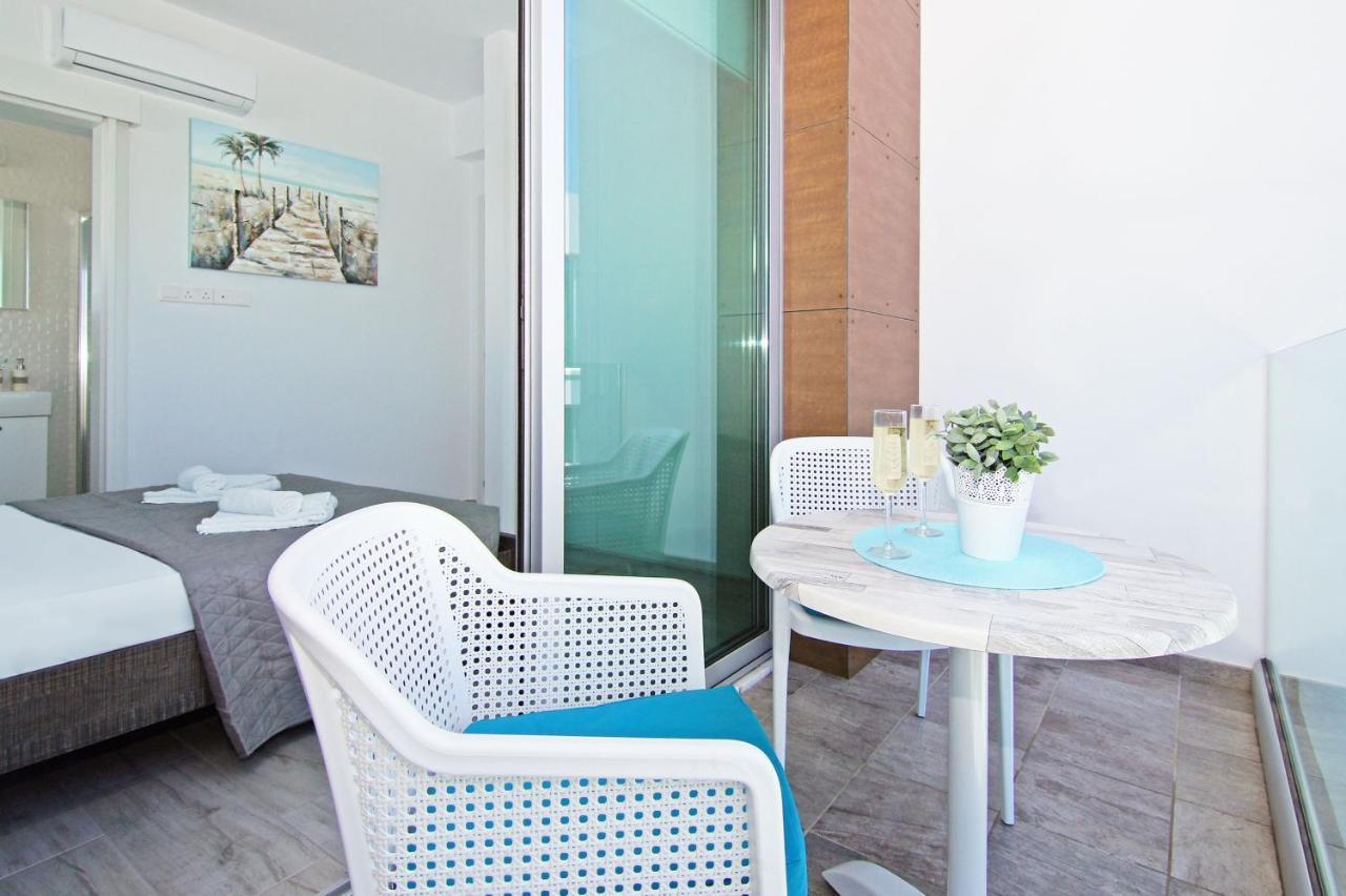 Villa Caren Paralimni Exterior photo