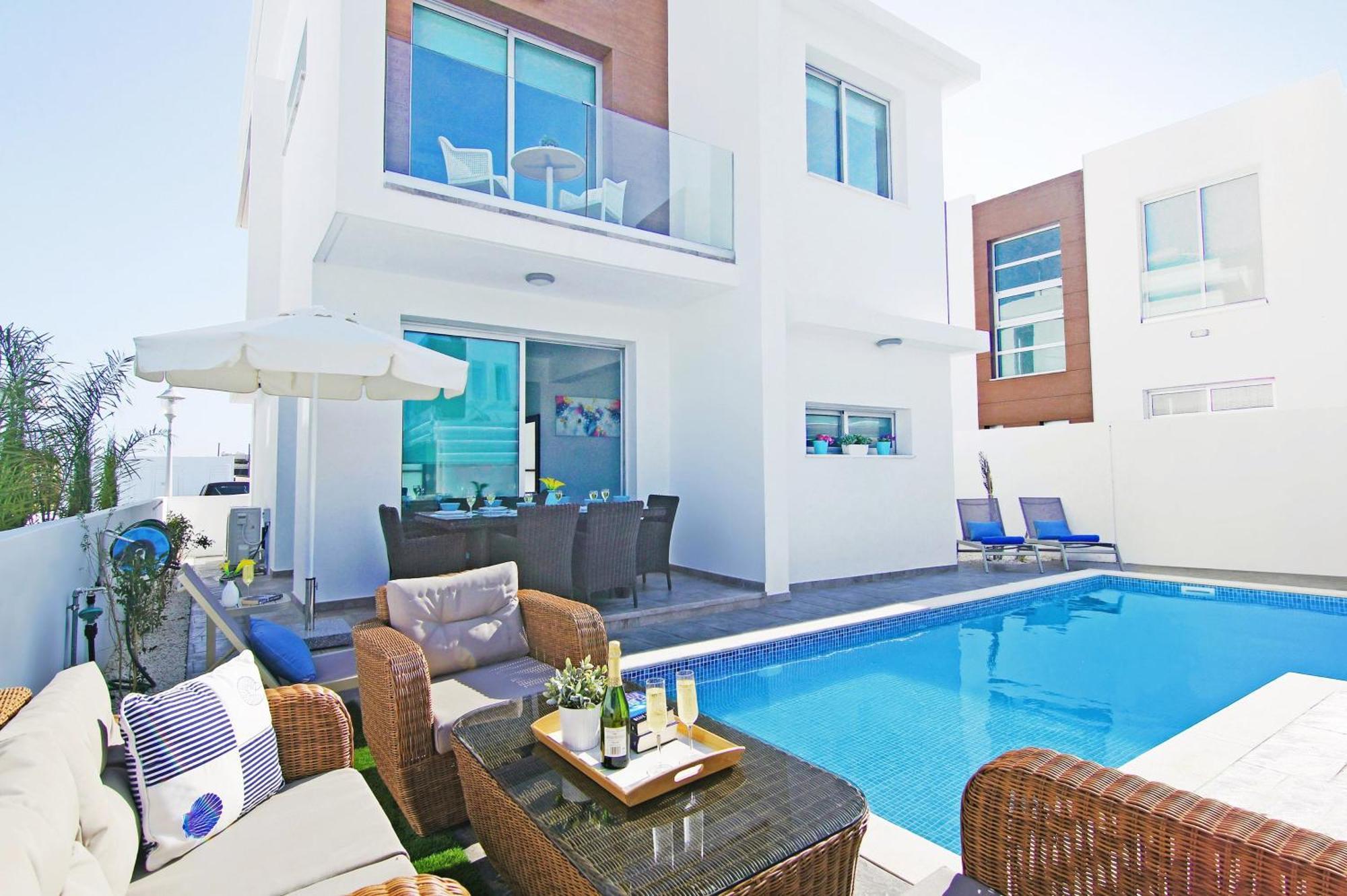 Villa Caren Paralimni Exterior photo